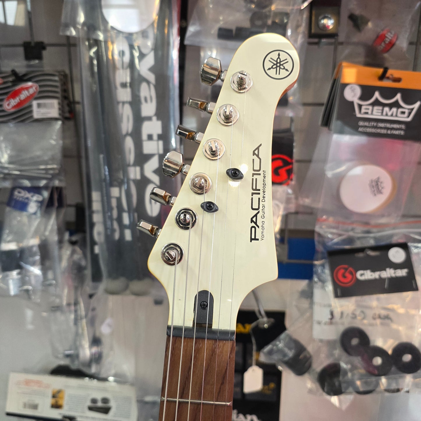 Yamaha - *Pre-owned* Pacifica 612VIIX Electric Guitar (Vintage White)