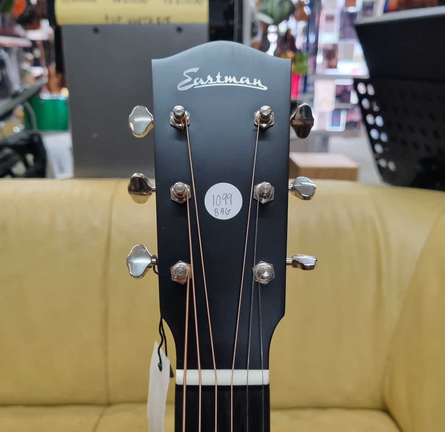 Eastman - E1SS-SB Sloped SHoulder Acoustic Guitar